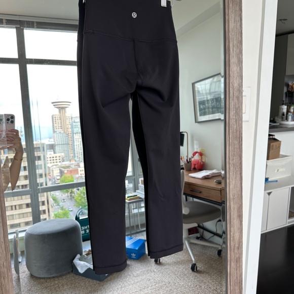 Lululemon cropped 23” leggings - Picture 2 of 3